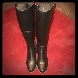 Black, Easy Spirit, size 6 and 1/2 boots.